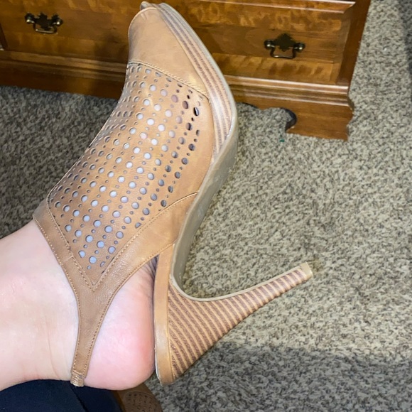 High Heels - Picture 4 of 4